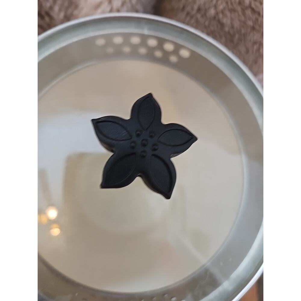 Temp-tation Old World Multipot with Removeable Strainer Flower design by Tara - Picture 5 of 6